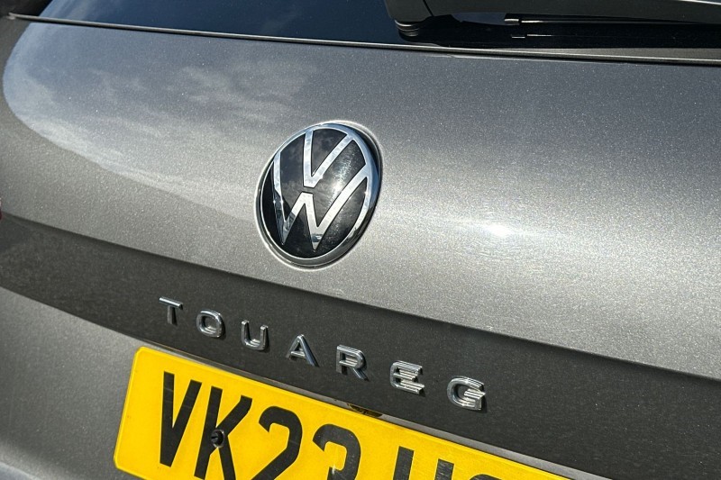 2023 (23) VOLKSWAGEN TOUAREG 3.0 V6 TDI 4Motion Black Edition 5dr Tip Auto 5189631