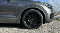 2023 (23) VOLKSWAGEN TOUAREG 3.0 V6 TDI 4Motion Black Edition 5dr Tip Auto 5189598