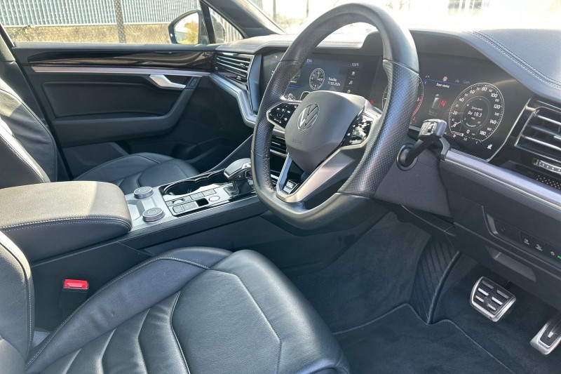 2023 (23) VOLKSWAGEN TOUAREG 3.0 V6 TDI 4Motion Black Edition 5dr Tip Auto 5189601