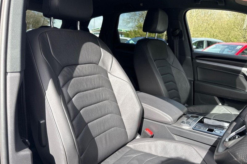 2023 (23) VOLKSWAGEN TOUAREG 3.0 V6 TDI 4Motion R-Line 5dr Tip Auto 5218980