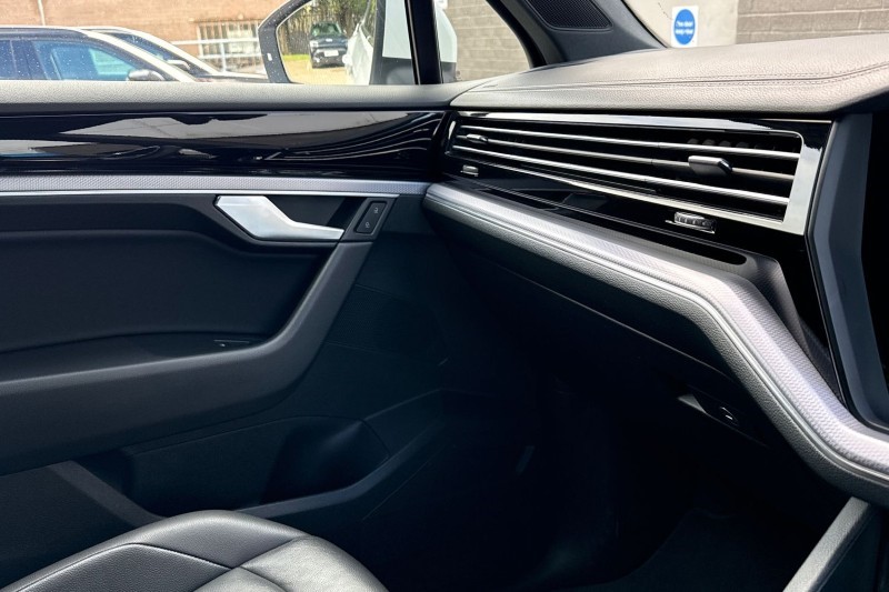 2023 (23) VOLKSWAGEN TOUAREG 3.0 V6 TDI 4Motion R-Line 5dr Tip Auto 5218992