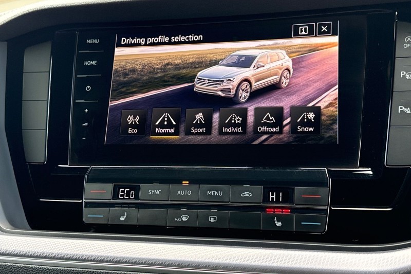 2023 (23) VOLKSWAGEN TOUAREG 3.0 V6 TDI 4Motion R-Line 5dr Tip Auto 5218990