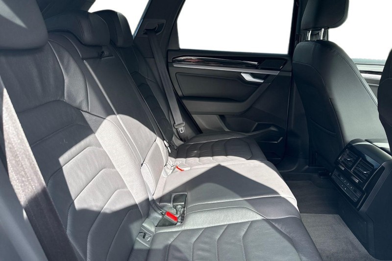 2023 (23) VOLKSWAGEN TOUAREG 3.0 V6 TDI 4Motion R-Line 5dr Tip Auto 5218968