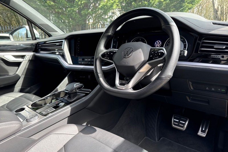 2023 (23) VOLKSWAGEN TOUAREG 3.0 V6 TDI 4Motion R-Line 5dr Tip Auto 5218974