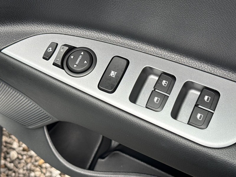 2025 (75) KIA STONIC 1.0T GDi 98 GT-Line 5dr 5237376