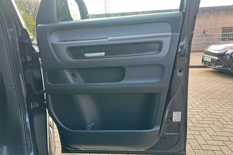 2024 (74) VOLKSWAGEN ID. BUZZ 210kW Life Pro 79kWh 5dr Auto 5309418