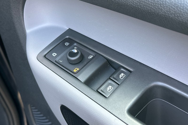 2024 (74) VOLKSWAGEN ID. BUZZ 210kW Life Pro 79kWh 5dr Auto 5309420