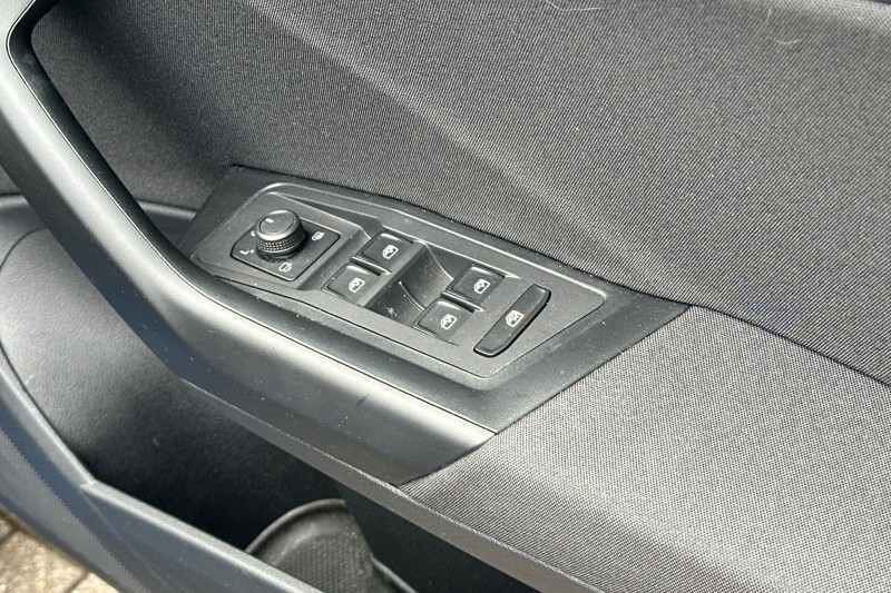 2023 (23) VOLKSWAGEN T-ROC 1.0 TSI Life 5dr 5279808