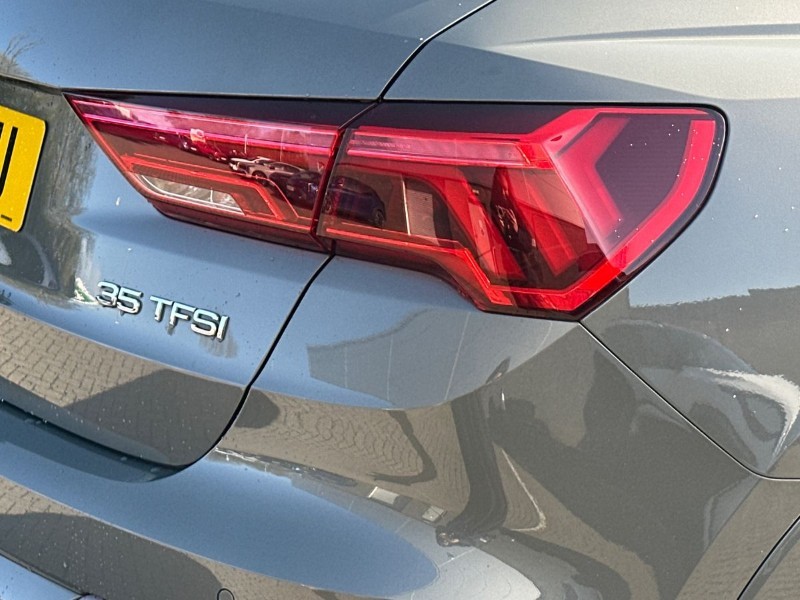 2021 (71) AUDI Q3 35 TFSI Sport 5dr 5281941
