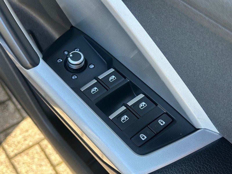 2021 (71) AUDI Q3 35 TFSI Sport 5dr 5281919