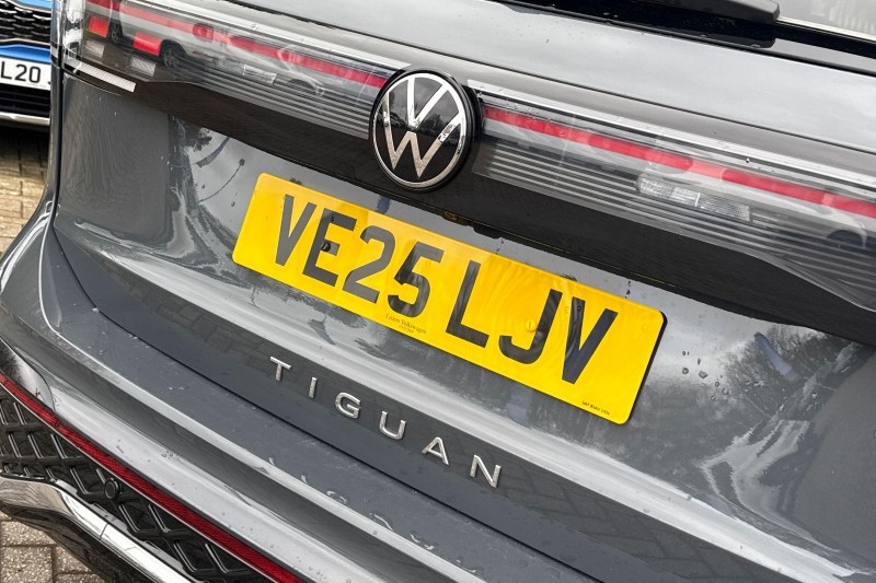 2025 (25) VOLKSWAGEN TIGUAN 1.5 eTSI 150 R-Line 5dr DSG 5233198