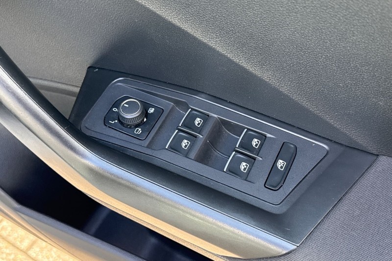 2019 (69) VOLKSWAGEN T-ROC 1.5 TSI EVO SE 5dr 5299577