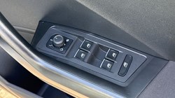 2019 (69) VOLKSWAGEN T-ROC 1.5 TSI EVO SE 5dr 5299577