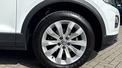 2019 (69) VOLKSWAGEN T-ROC 1.5 TSI EVO SE 5dr 5299572