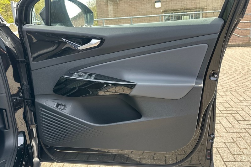 2025 (25) VOLKSWAGEN ID.4 210kW 4MOTION Match Pro 77kWh 5dr Auto 5278902