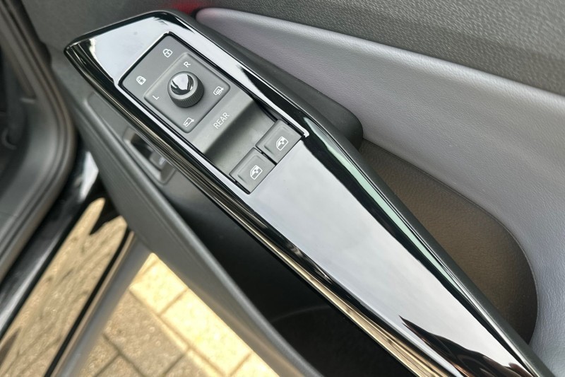 2025 (25) VOLKSWAGEN ID.4 210kW 4MOTION Match Pro 77kWh 5dr Auto 5278904