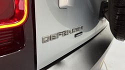 2022 (22) LAND ROVER DEFENDER 3.0 D300 X-Dynamic HSE 110 5dr Auto 3057727