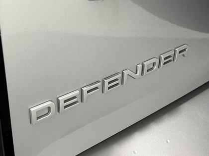 2021 (21) LAND ROVER DEFENDER 3.0 D250 SE 90 3dr Auto