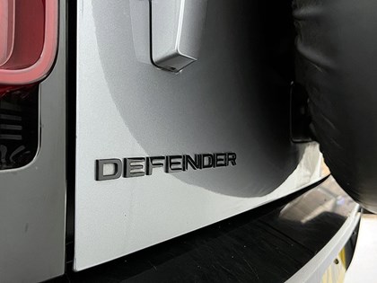 2022 (22) LAND ROVER DEFENDER 3.0 D250 X-Dynamic HSE 110 5dr Auto