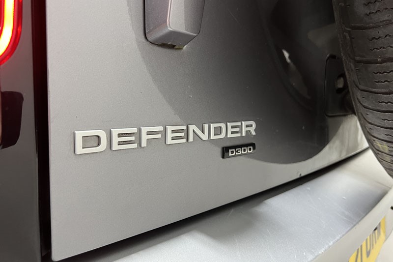 2021 (21) LAND ROVER DEFENDER 3.0 D300 HSE 110 5dr Auto [6 Seat] 3307782