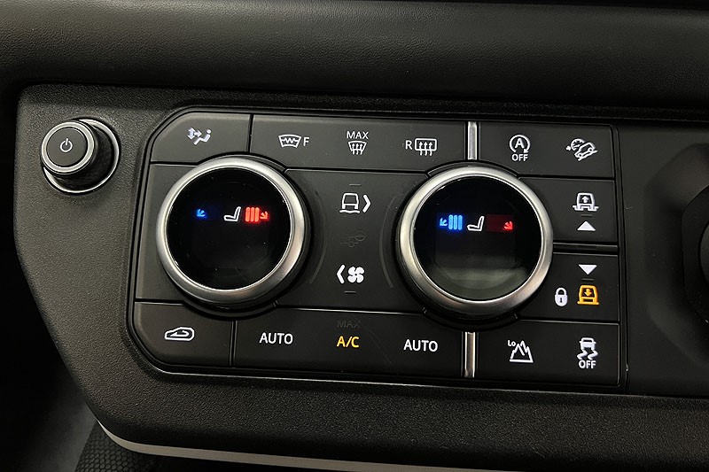 2021 (71) LAND ROVER DEFENDER 3.0 D300 X-Dynamic HSE 110 5dr Auto 3426080