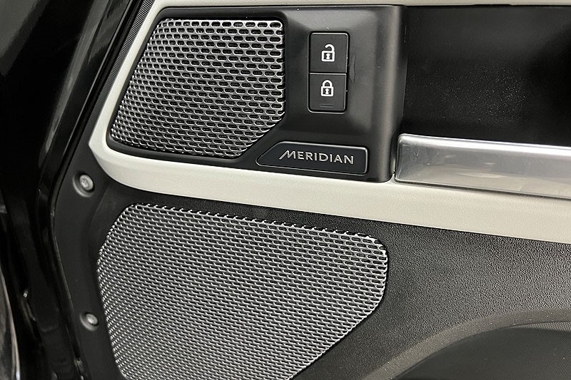 2021 (71) LAND ROVER DEFENDER 3.0 D300 X-Dynamic HSE 110 5dr Auto 3426070