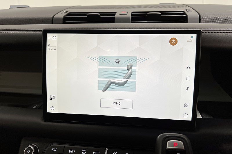 2021 (71) LAND ROVER DEFENDER 3.0 D300 X-Dynamic HSE 110 5dr Auto 3426089