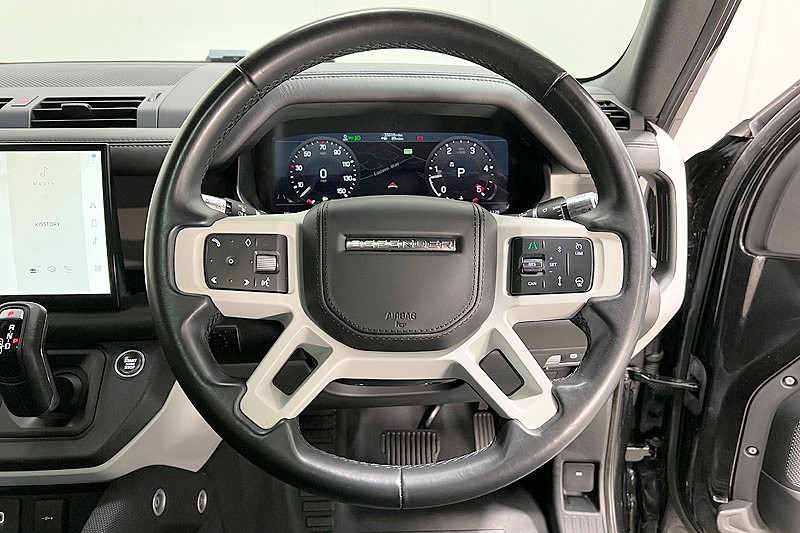 2021 (71) LAND ROVER DEFENDER 3.0 D300 X-Dynamic HSE 110 5dr Auto 3426075