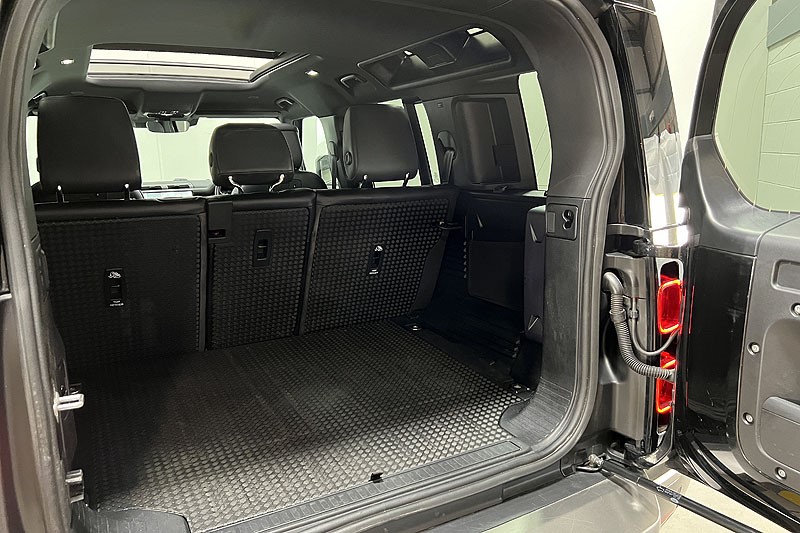 2021 (71) LAND ROVER DEFENDER 3.0 D300 X-Dynamic HSE 110 5dr Auto 3426100