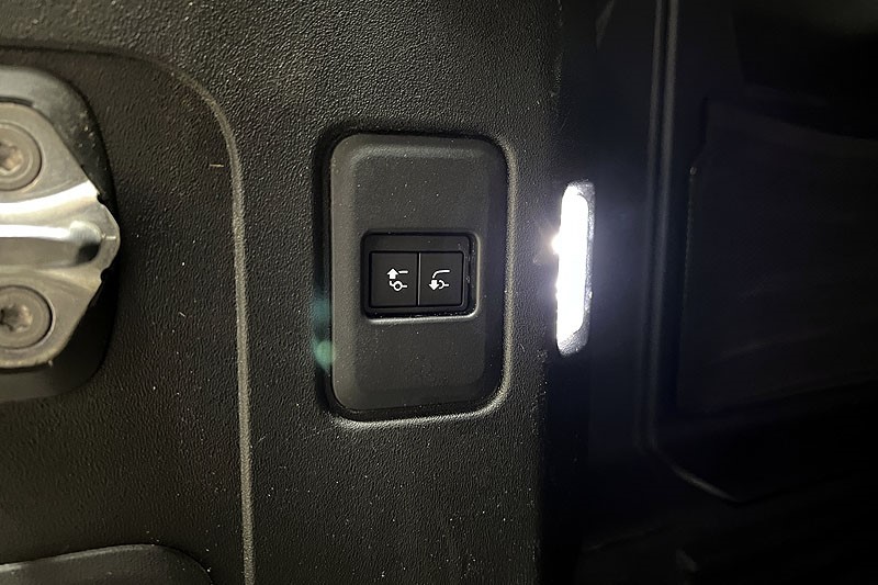 2021 (71) LAND ROVER DEFENDER 3.0 D300 X-Dynamic HSE 110 5dr Auto 3426101