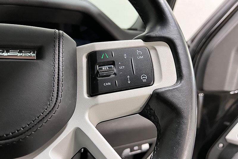 2021 (71) LAND ROVER DEFENDER 3.0 D300 X-Dynamic HSE 110 5dr Auto 3426076