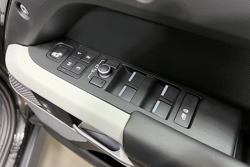 2021 (71) LAND ROVER DEFENDER 3.0 D300 X-Dynamic HSE 110 5dr Auto 3426068