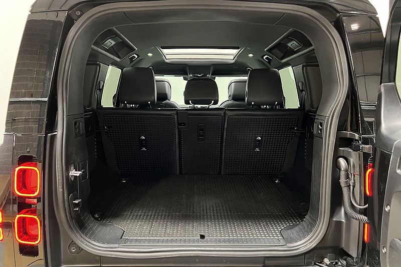 2021 (71) LAND ROVER DEFENDER 3.0 D300 X-Dynamic HSE 110 5dr Auto 3426099