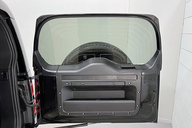 2021 (71) LAND ROVER DEFENDER 3.0 D300 X-Dynamic HSE 110 5dr Auto 3426102