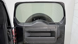 2021 (71) LAND ROVER DEFENDER 3.0 D300 X-Dynamic HSE 110 5dr Auto 3426102