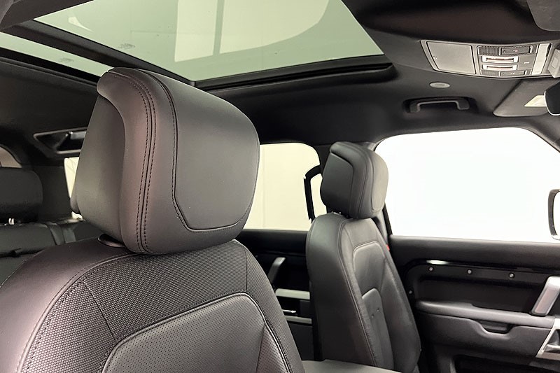 2021 (71) LAND ROVER DEFENDER 3.0 D300 X-Dynamic HSE 110 5dr Auto 3426073