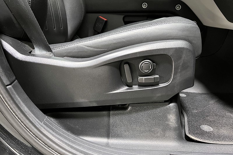 2021 (71) LAND ROVER DEFENDER 3.0 D300 X-Dynamic HSE 110 5dr Auto 3426071