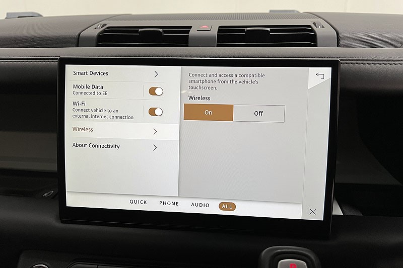 2021 (71) LAND ROVER DEFENDER 3.0 D300 X-Dynamic HSE 110 5dr Auto 3426083