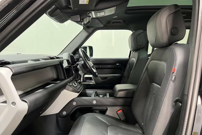 2021 (71) LAND ROVER DEFENDER 3.0 D300 X-Dynamic HSE 110 5dr Auto 3426060