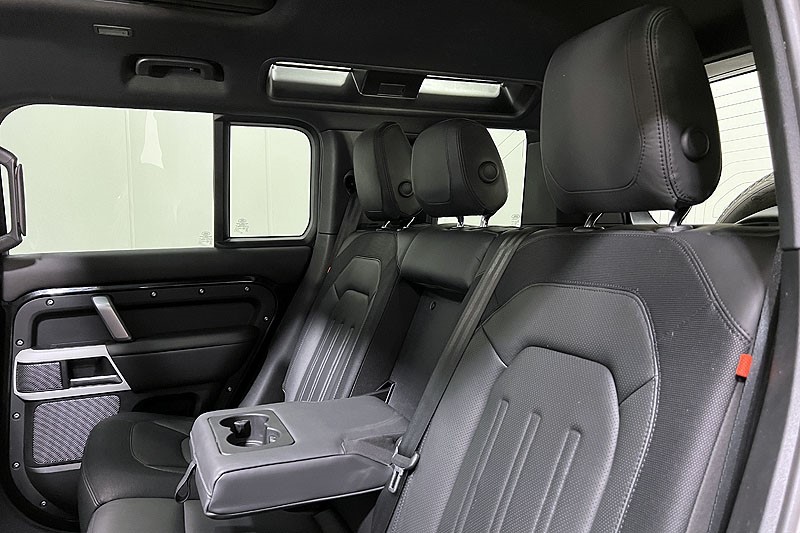 2021 (71) LAND ROVER DEFENDER 3.0 D300 X-Dynamic HSE 110 5dr Auto 3426096