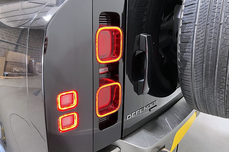 2021 (71) LAND ROVER DEFENDER 3.0 D300 X-Dynamic HSE 110 5dr Auto 3426103