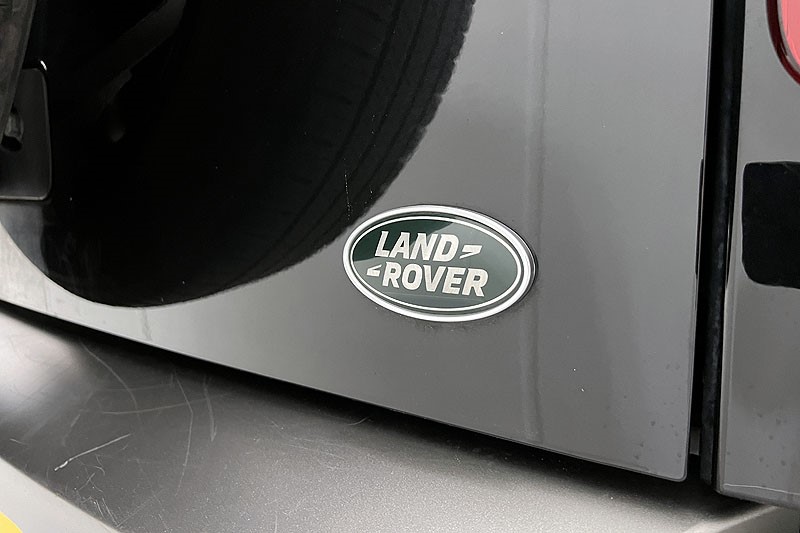 2021 (71) LAND ROVER DEFENDER 3.0 D300 X-Dynamic HSE 110 5dr Auto 3426106