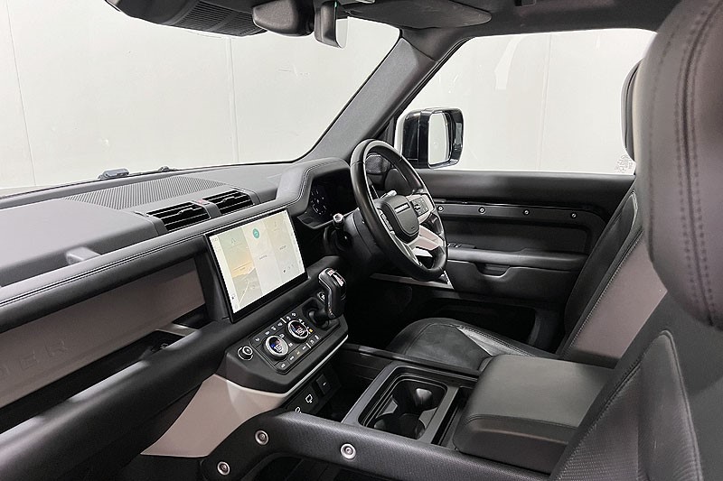 2021 (71) LAND ROVER DEFENDER 3.0 D300 X-Dynamic HSE 110 5dr Auto 3426092