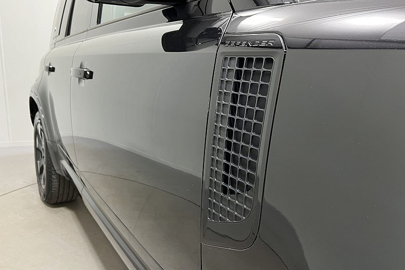 2021 (71) LAND ROVER DEFENDER 3.0 D300 X-Dynamic HSE 110 5dr Auto 3426109