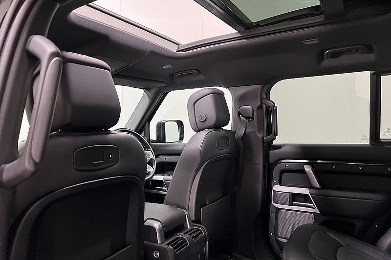 2021 (71) LAND ROVER DEFENDER 3.0 D300 X-Dynamic HSE 110 5dr Auto 3426095