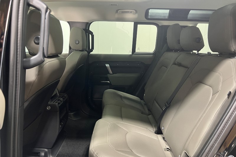 2022 (22) LAND ROVER DEFENDER 3.0 D250 X-Dynamic S 110 5dr Auto 3438699