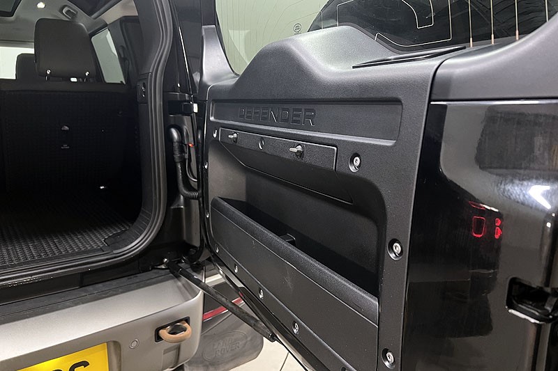 2022 (22) LAND ROVER DEFENDER 3.0 D250 X-Dynamic S 110 5dr Auto 3438740
