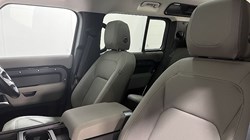 2022 (22) LAND ROVER DEFENDER 3.0 D250 X-Dynamic S 110 5dr Auto 3438732