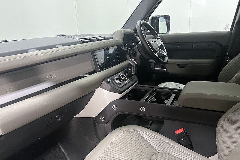 2022 (22) LAND ROVER DEFENDER 3.0 D250 X-Dynamic S 110 5dr Auto 3438730