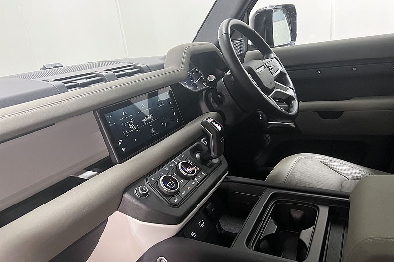 2022 (22) LAND ROVER DEFENDER 3.0 D250 X-Dynamic S 110 5dr Auto 3438731